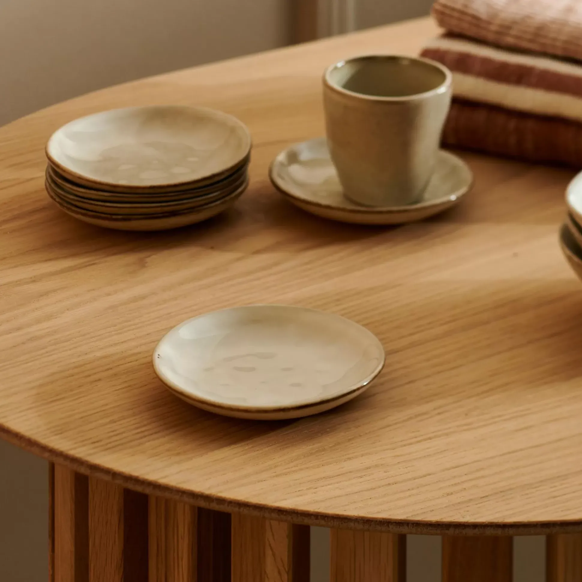 Earth Marl Plato Crema