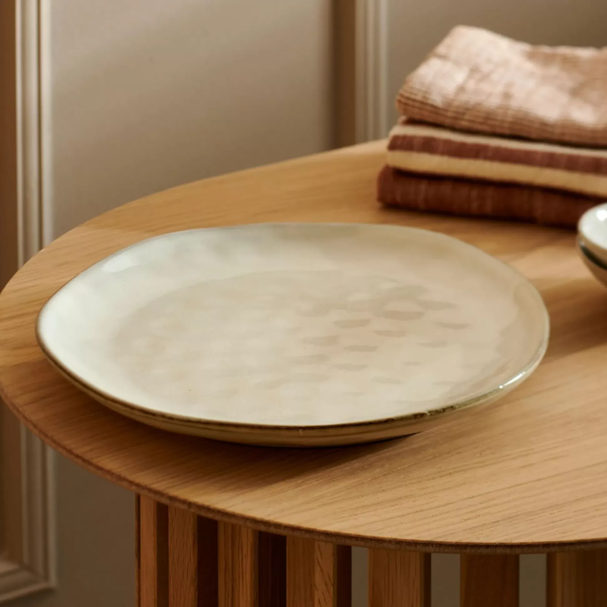 Earth Marl Plato Llano Crema