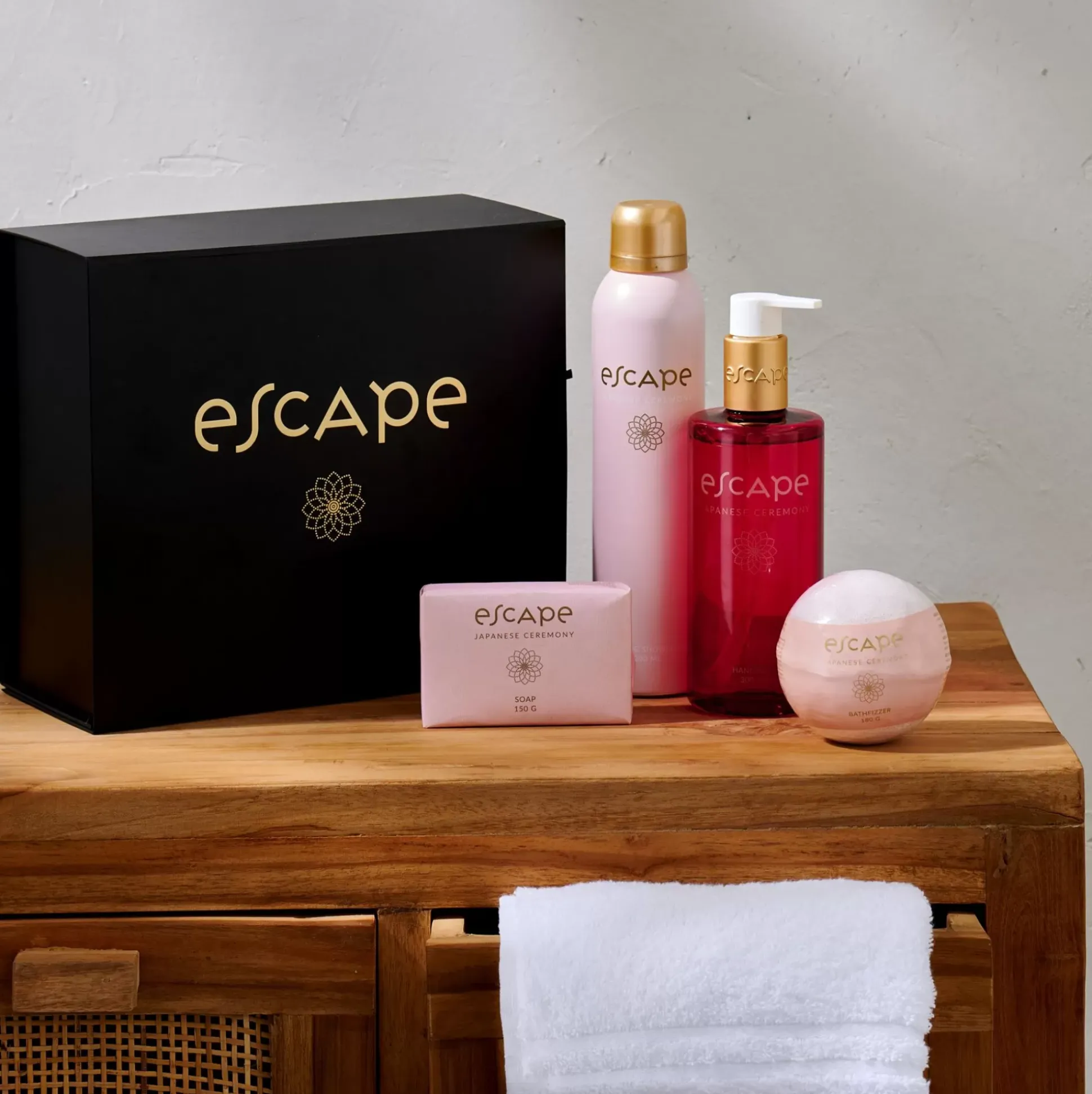 Escape Japanese Ceremony Espuma De Ducha En Botella Rosa Rojo