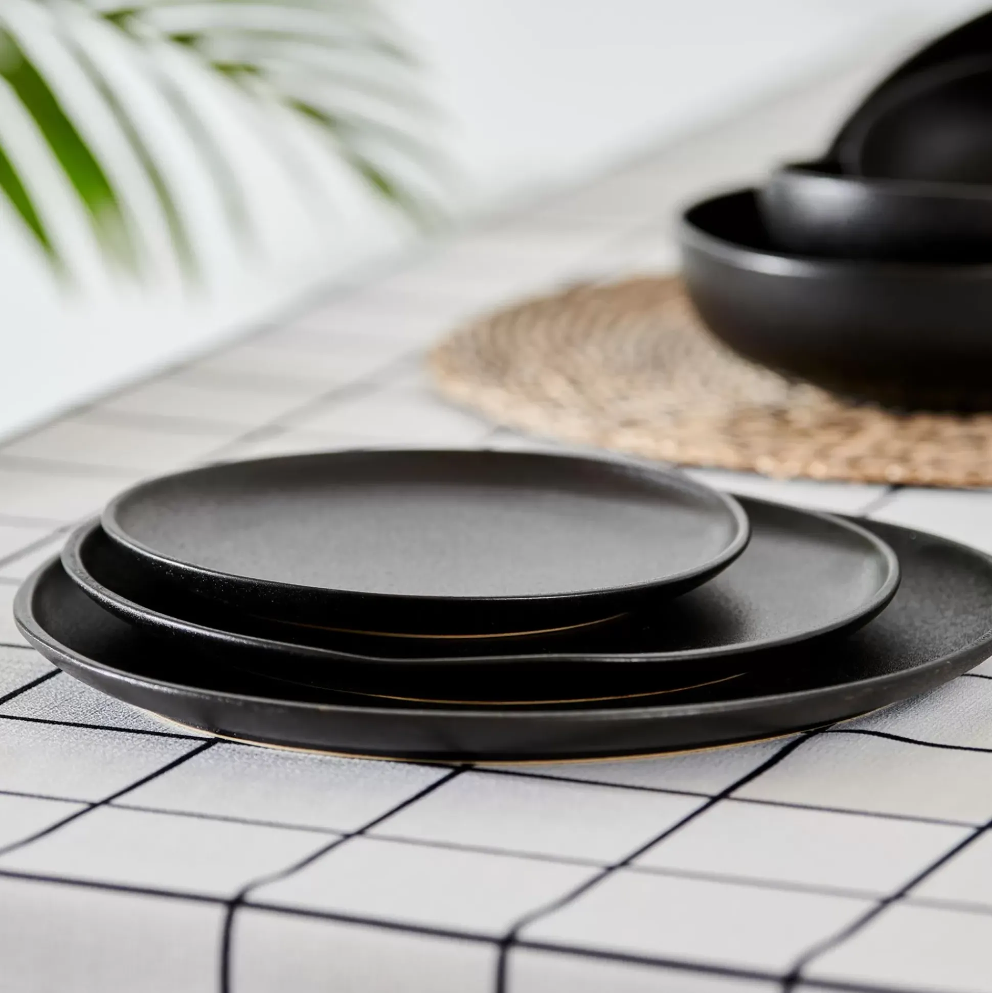 Magma Plato Negro
