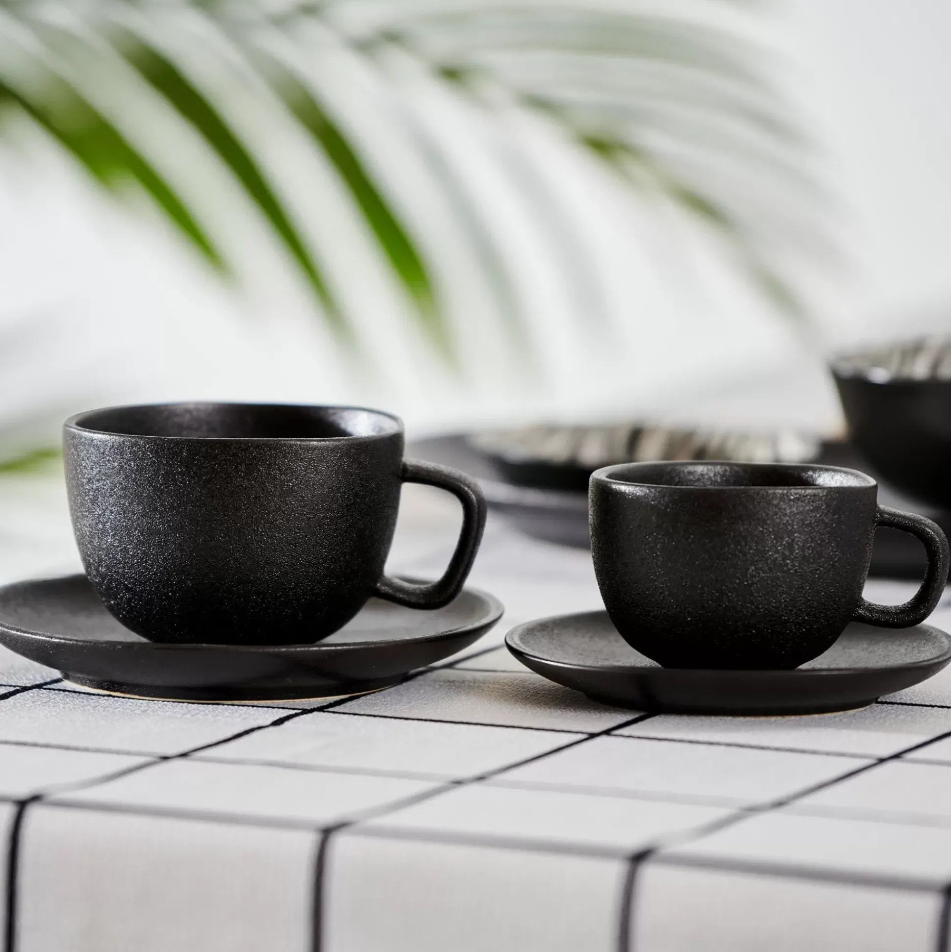 Magma Taza Y Plato Negro